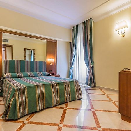 Raeli Hotel Noto Róma Kültér fotó