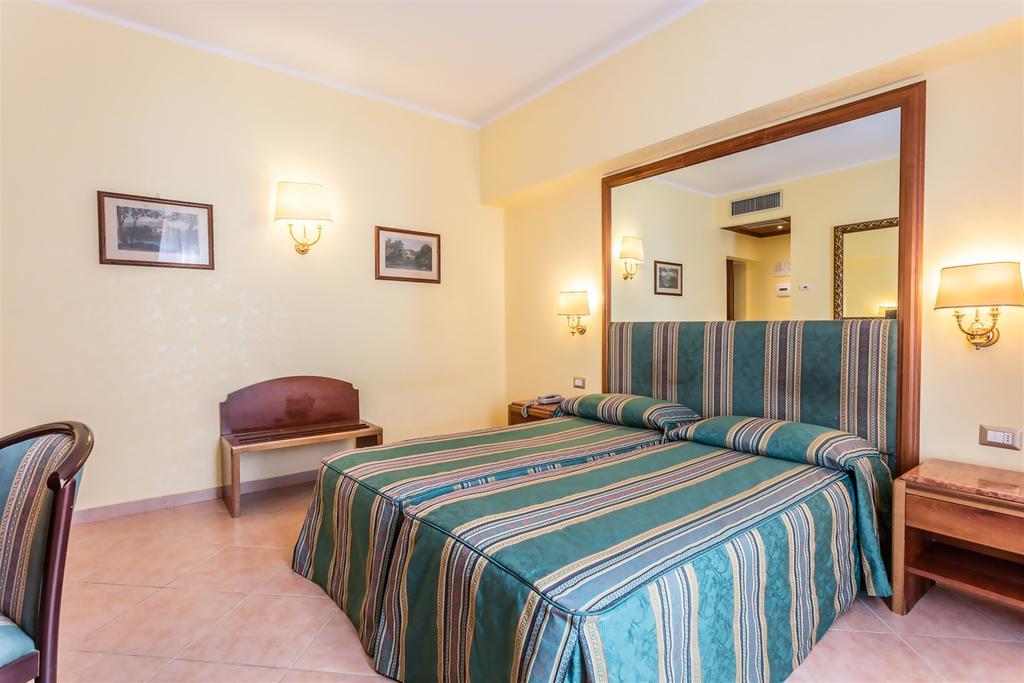 Raeli Hotel Noto Róma Kültér fotó