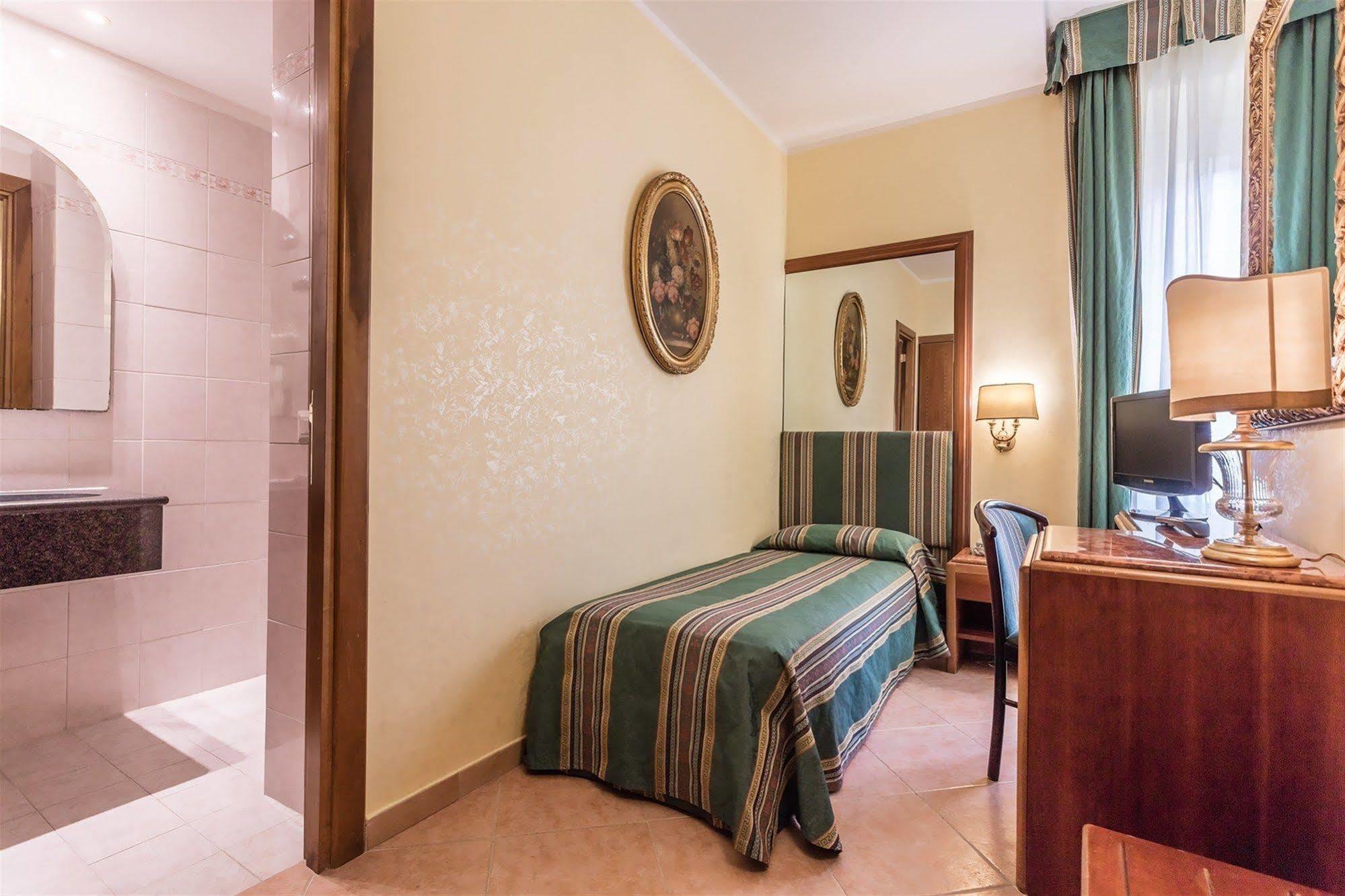 Raeli Hotel Noto Róma Kültér fotó